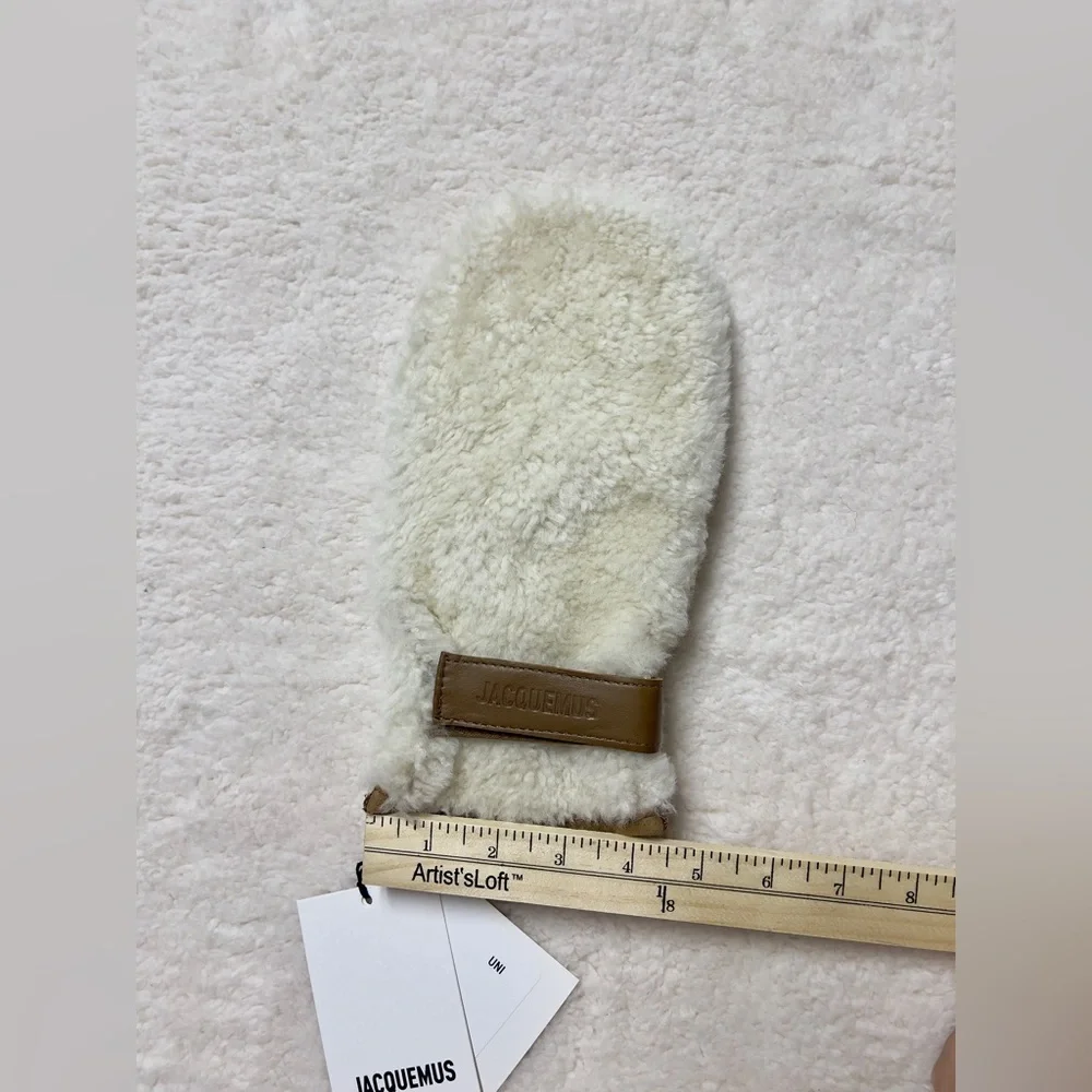 Jacquemus shearling leather mittens